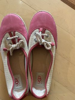 Ugg slip on loafer sz7 authentic flats