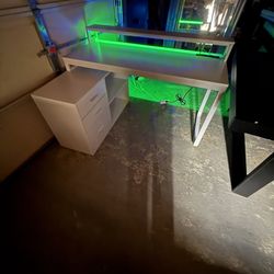 White L Shaped  Desk With LED