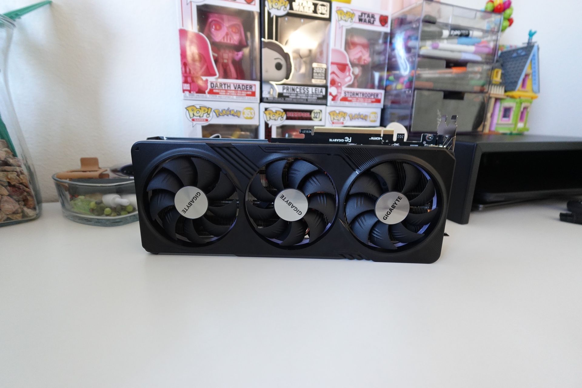 GIGABYTE - NVIDIA GeForce RTX 4070 Ti SUPER Gaming OC 16GB GDDR6X PCI Express 4.0 Graphics Card