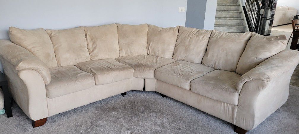  Sectional Couch