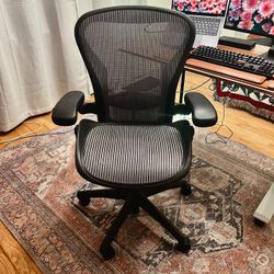 Herman Miller Aeron Tuxedo Mesh (Size B)