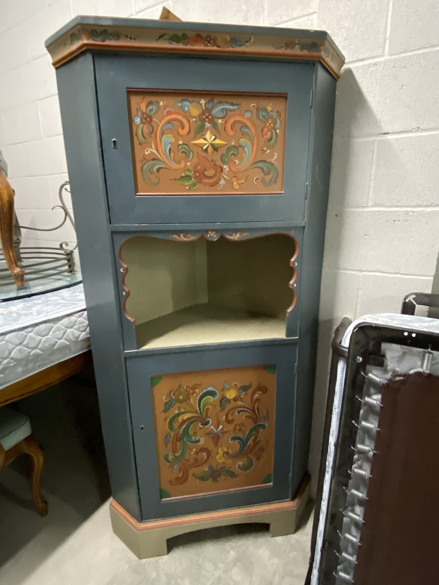 Corner Unit