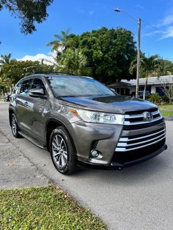 2017 TOYOTA HIGHLANDER XLE