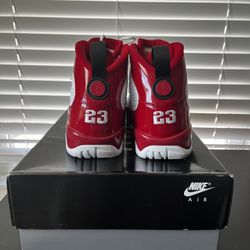 Retro 9s Gym Red