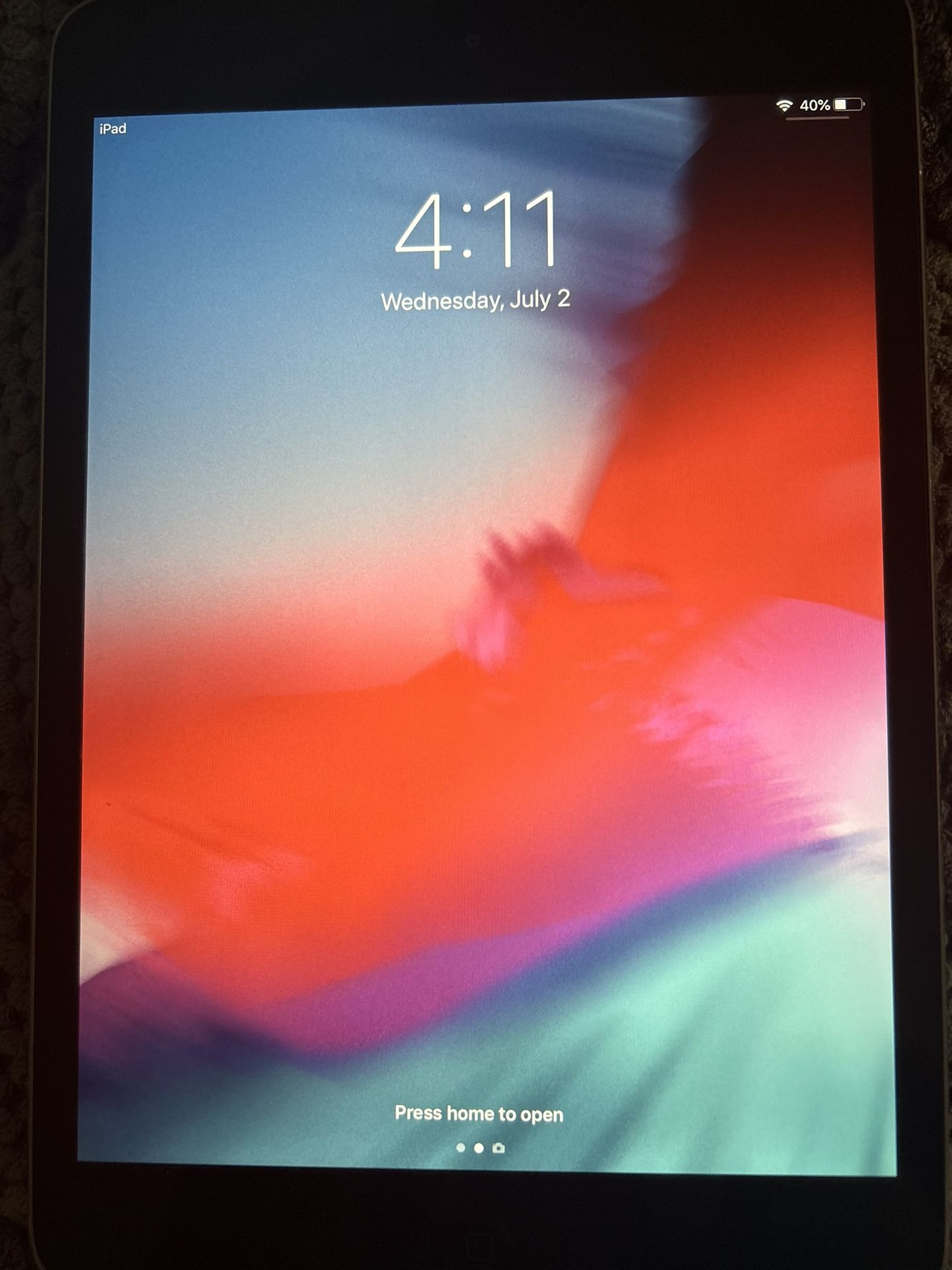 iPad And Apple Watch SE 