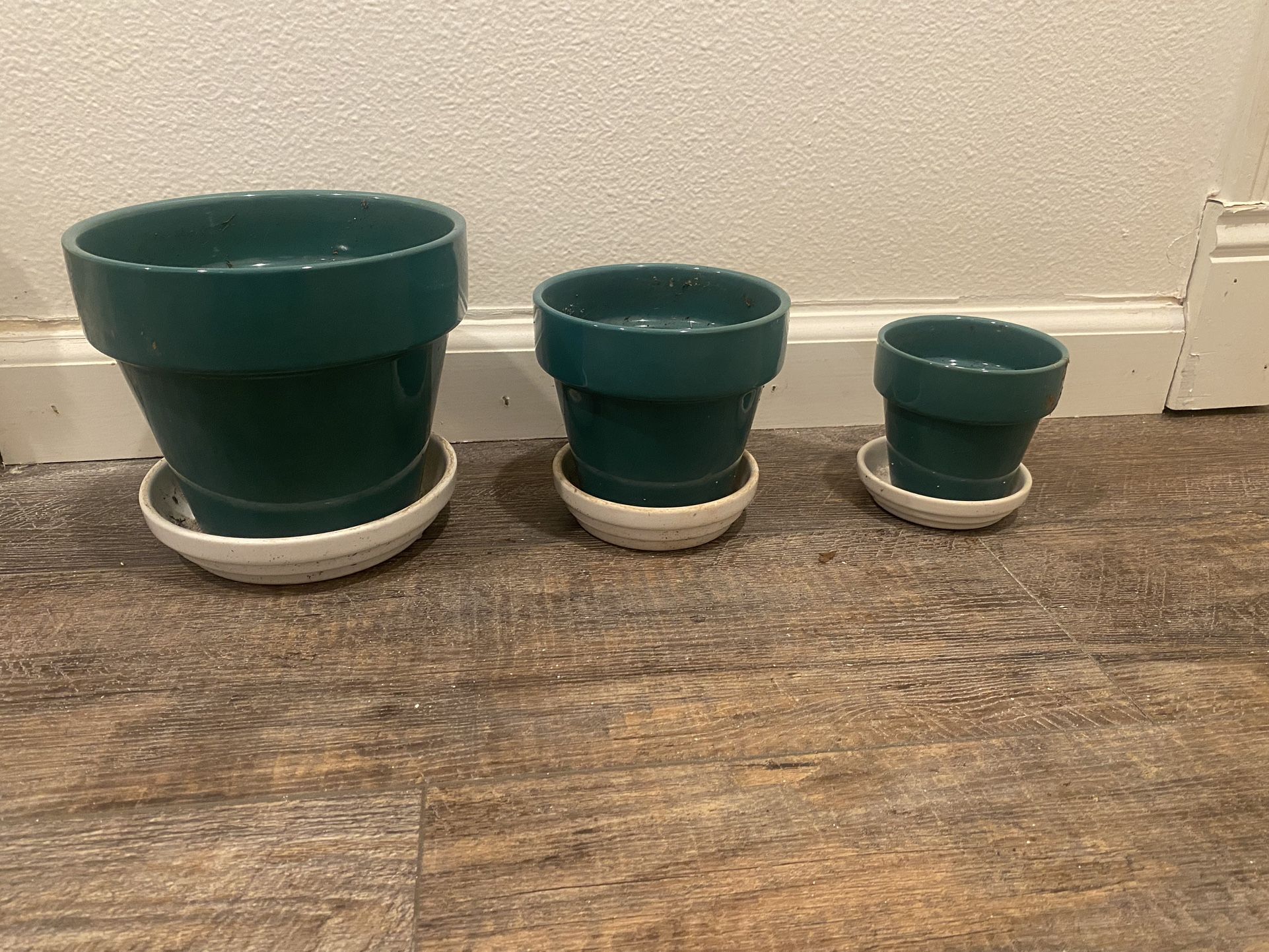 Lot 3 Teal Pots With Saucers 