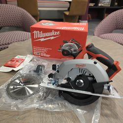 Milwaukee M18 18V Cordless 6-1/2 in. Circular Saw (Tool-Only NOT M18 Fuel)