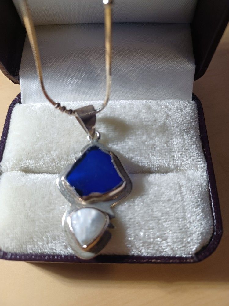 Beautiful Sterling Silver Cobalt Blue Seaglass & Peart Necklace 