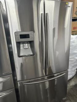 Samsung French Door Fridge with Ice and Water Dispenser