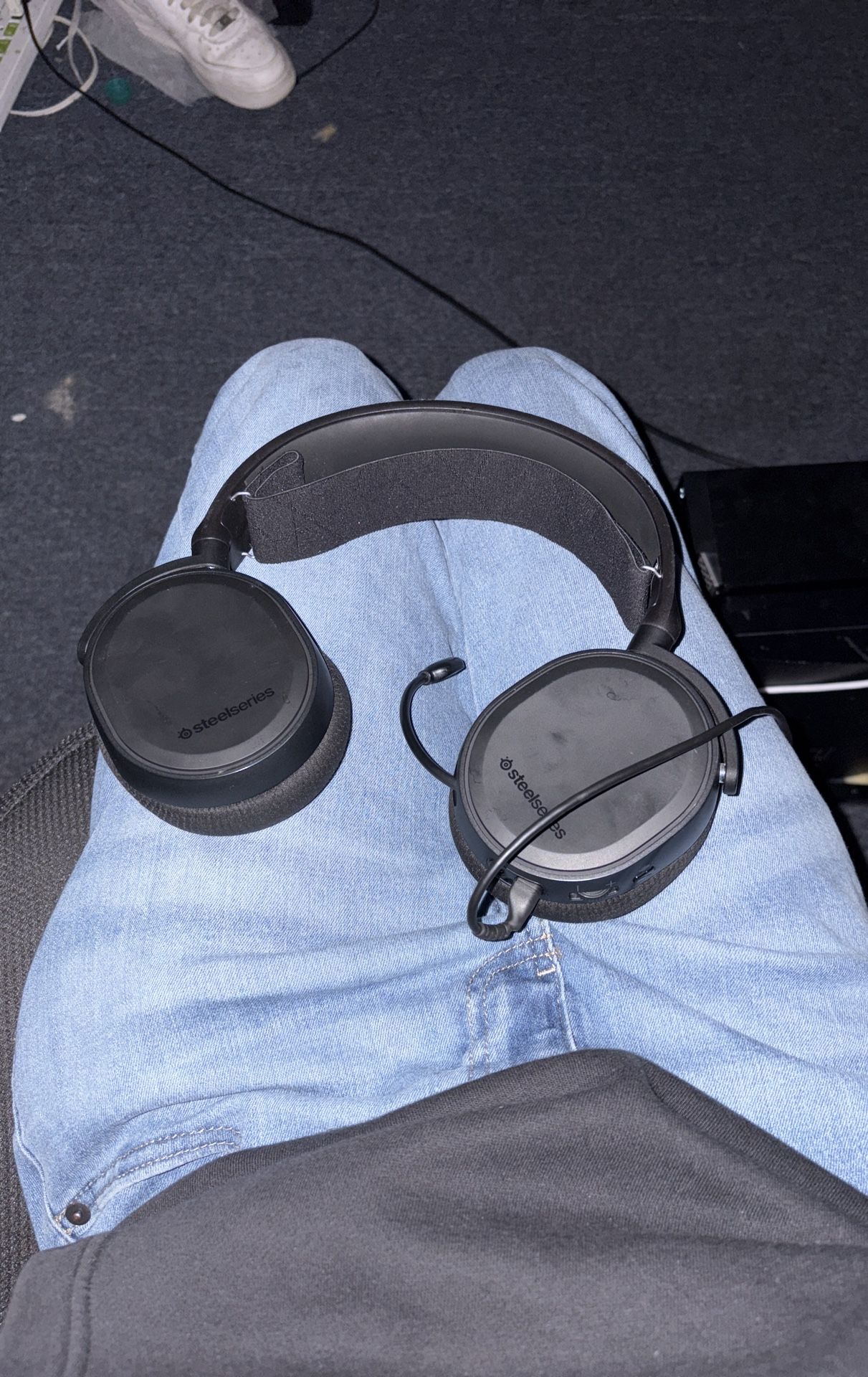 SteelSeries Arctis 7+ Wireless Gaming Headset – Lossless 2.4 GHz – 30 Hour Battery Life – USB-C – 7.1 Surround – for PC, PS5, PS4, Mac, Android and Sw