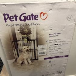 New In Box Pet Or Baby gate By MidWest  (Sturdy & Durable)