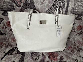 Woman’s Nine West Hand Bag