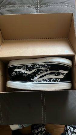 black, white size 11