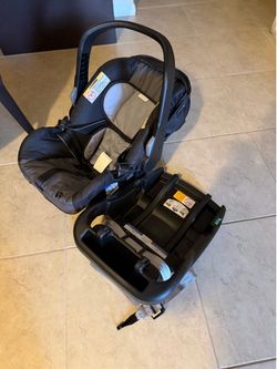 Babytrend Car seat with base - Used in excellent condition