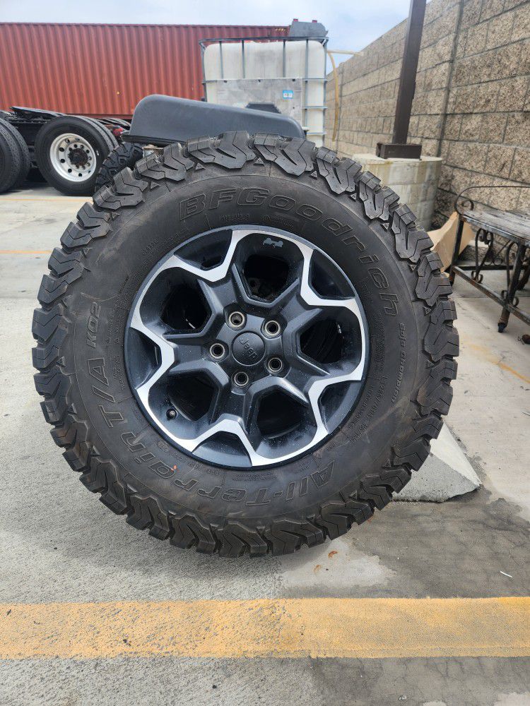 Jeep Wrangler Original Tires
