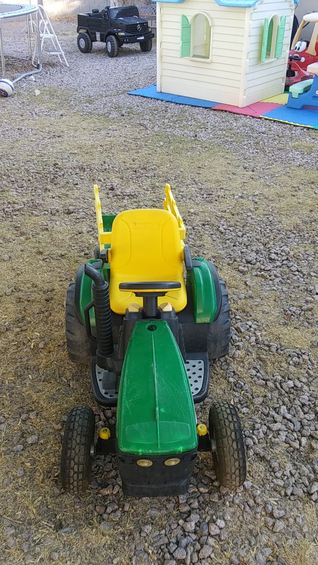 John deere 12volts tractor