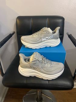 Hoka Clifton 10/ size 9D Women’s $100