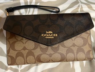 Coach wristlet wallet