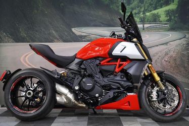 2021 Ducati Diavel 1260 S Ducati Red