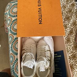 Louis Vuitton sneakers size 8
