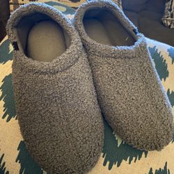 Woman’s Cozy Slippers 9/10 By Hometop