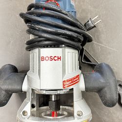 Bosch 15 amp corded router 3-1/2” 2.3hp fixed base router w trigg control no trades pick up in Tacoma Firm price