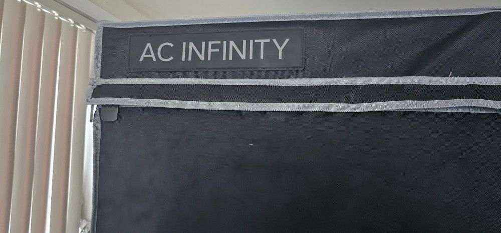 Ac Infinity 4X 4 TENT WITH 600 W LIGHT N MORE