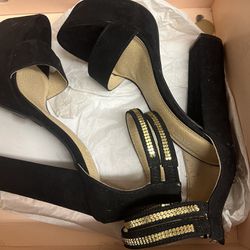 Black Velvet Heels With Gold Size 6 Women’s 