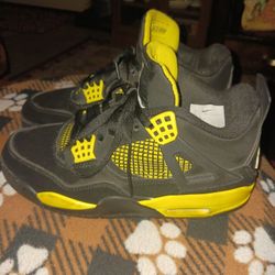 Jordan 4 Thunders