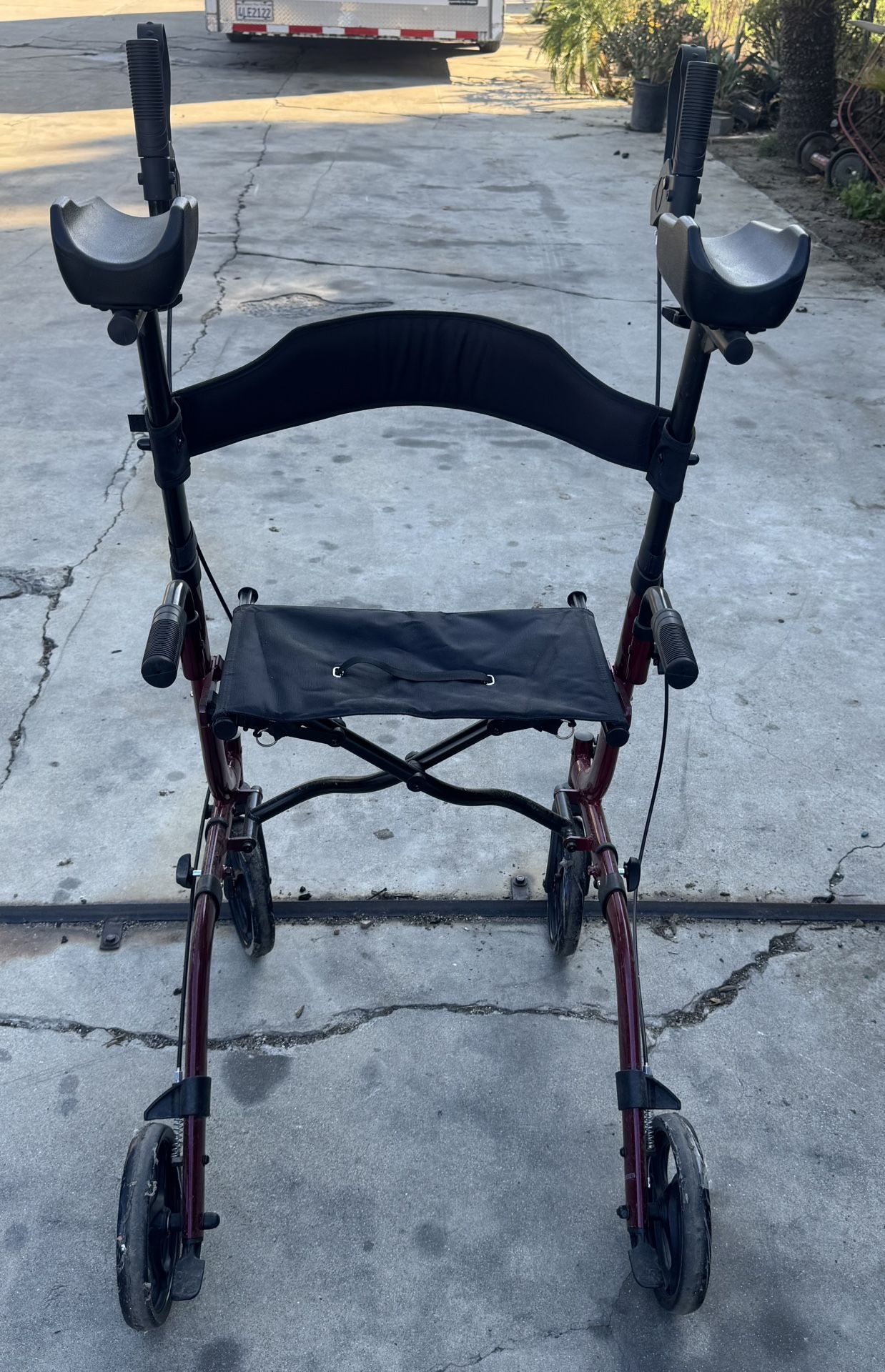 VIVE Mobility Upright Walker 