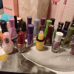 Lot If Women's GELL NAIL POLISH 