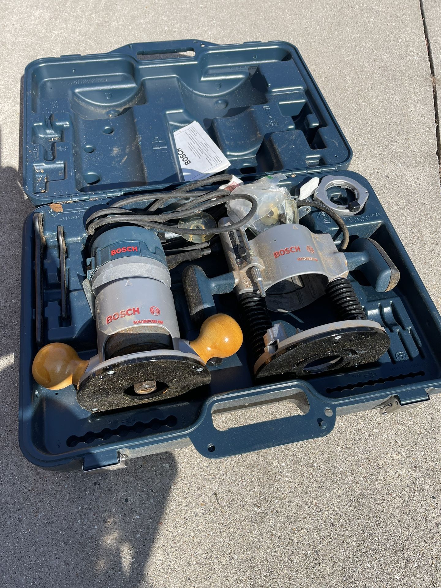 Like New Bosch Fixed And Plunge Router With Case