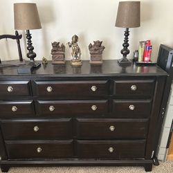 Big Dresser And Nightstands 