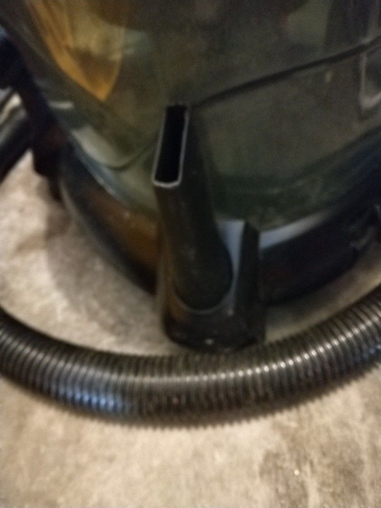 Wet/Dry Vacuum With Wheels
