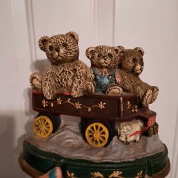Cute metal Statue Of Teddy Bears With Train