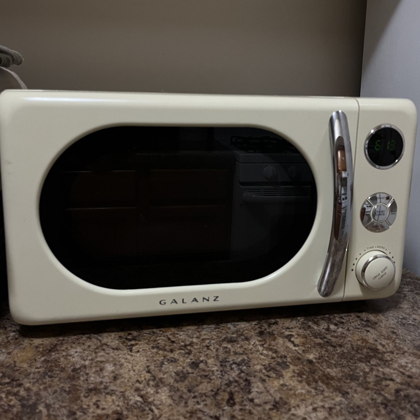 Cute Retro-aesthetic Microwave! for Sale in Brooklyn, NY - OfferUp