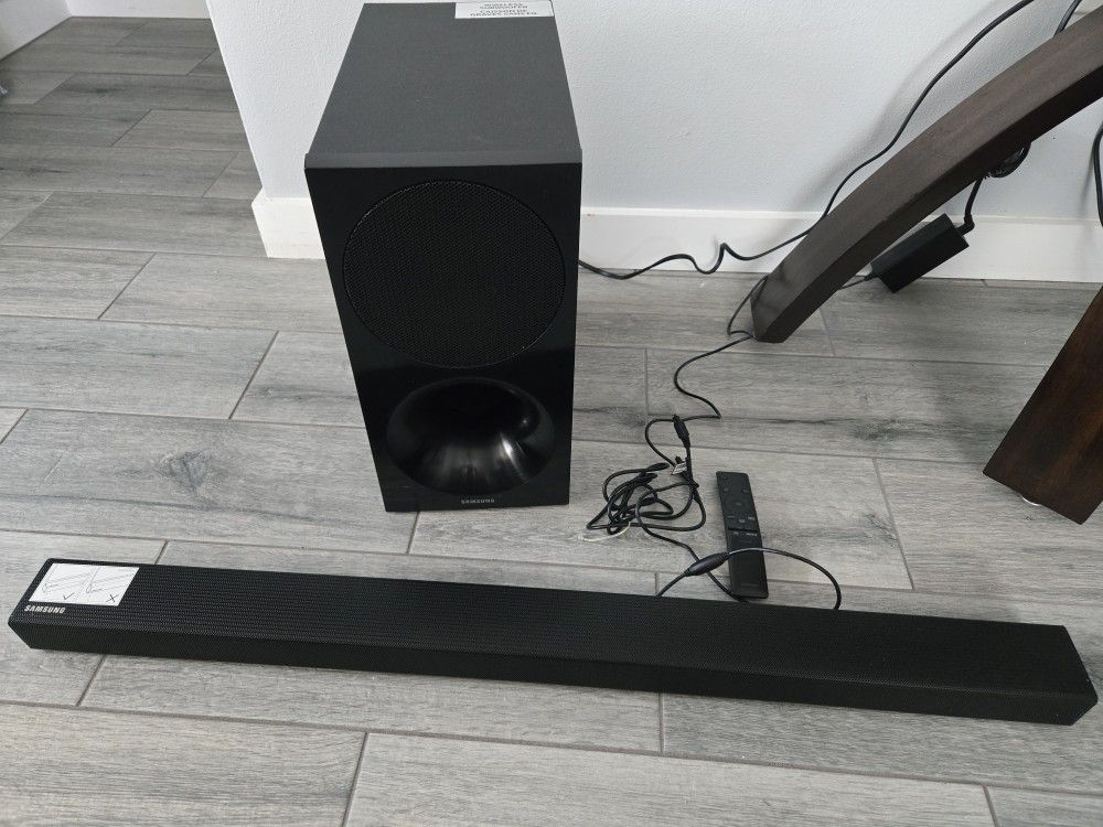 Samsung Soundbar with Subwoofer