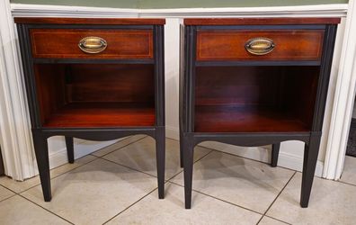 Matched Pair on Vintage Herndon Federal Style Mahogany Nightstands/Side Tables