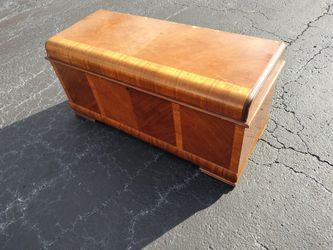 💫🪵✨ Vintage Lane Cedar Chest – Timeless Style & Endless Possibilities! ✨🪵