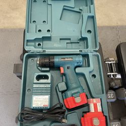 MAKITA 6222D CORDLESS DRILL W/CASE, CHARGER & 2 BATTERIES
