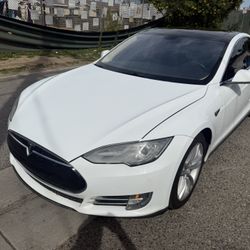 2013 TESLA MIDEL S 85