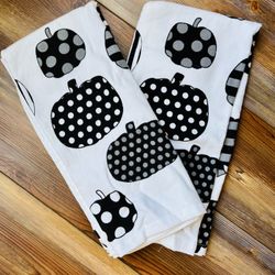 Cynthia Rowley Kitchen Towels Black and White Pumpkins 2 Pack Fall Towels