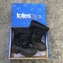 Size 11 Boys Snow Boots Totes Black