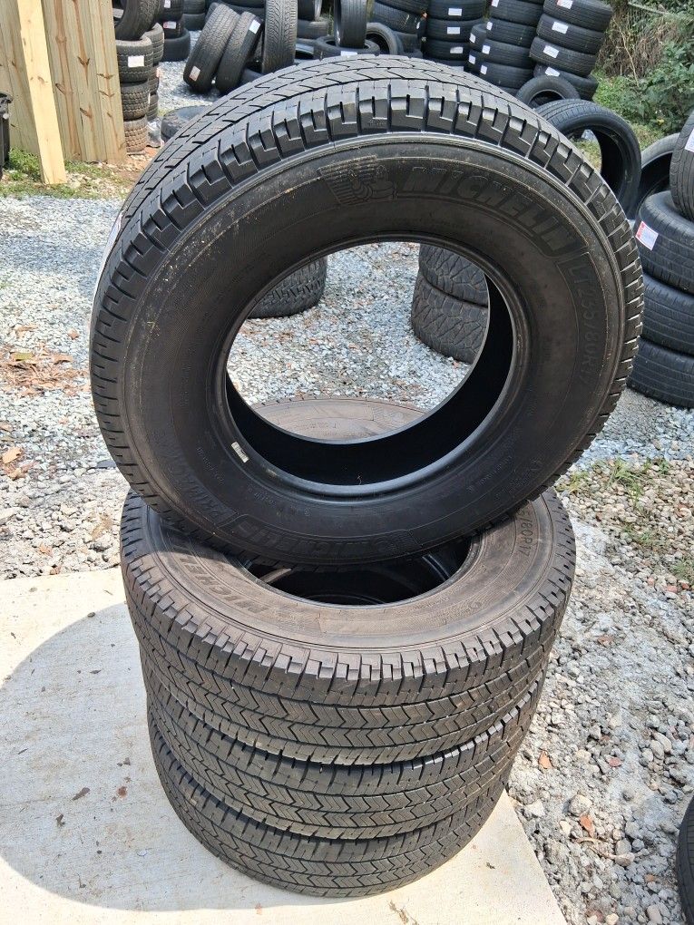 Michelin LT253/80R17 Son Usadas Perfectas Condiciones Set De 4 Llantas 