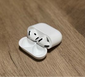 APPLE AIRPODS 4 WITH ACTIVE NOISE CANCELLATION