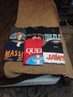 4 Concert +2 T-shirts/(1)JAWS/(1)Massive (Medium)