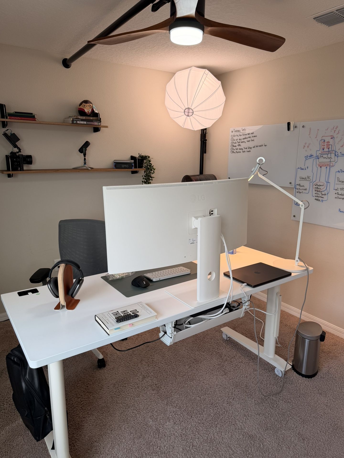 LG 40U990A‑W 40” 5K2K Thunderbolt 5 Monitor – Creator / Productivity Setup