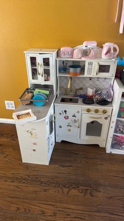 Toy kitchen