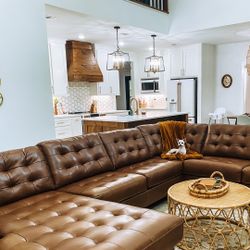 Auburn Baskove Large Leather RAF Sectional / couch /Living room set