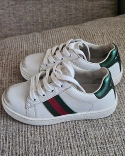 Gucci White Leather Sneakers – Green & Red Stripe